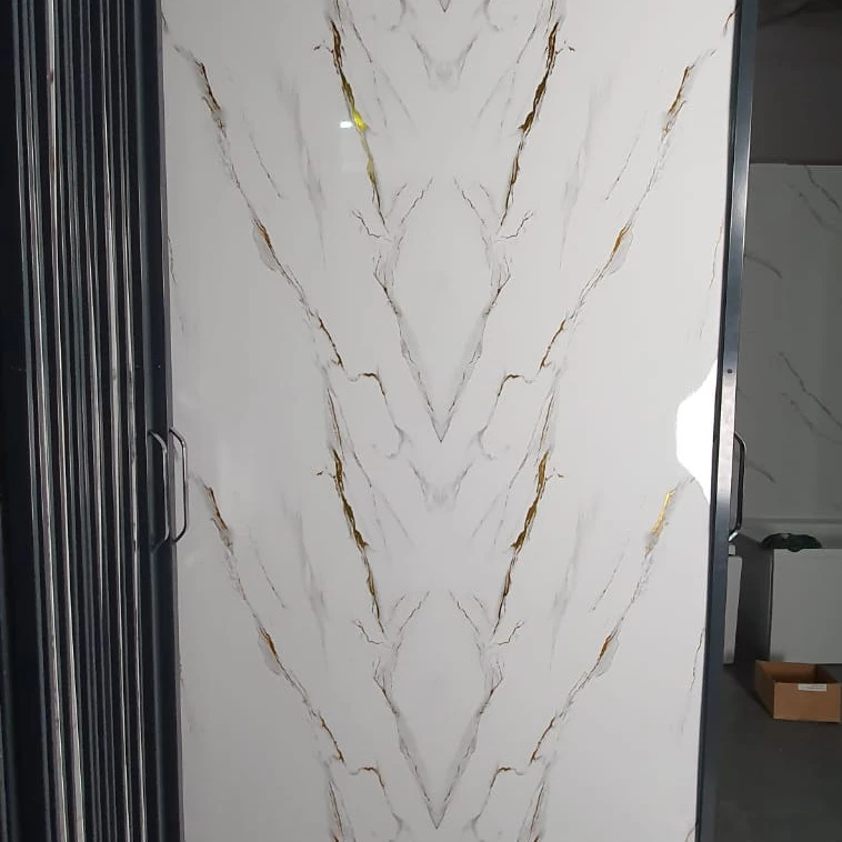 Panou decorativ imitatie marmura Golden Eye 122x244 cm