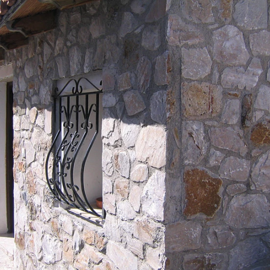 Mortar hidroizolant de pereti si pardoseli pentru piatra colorata