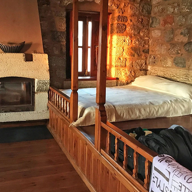 Mortar hidroizolant de pereti si pardoseli pentru piatra colorata
