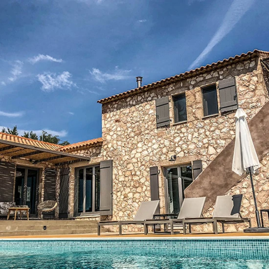 Mortar hidroizolant de pereti si pardoseli pentru piatra colorata