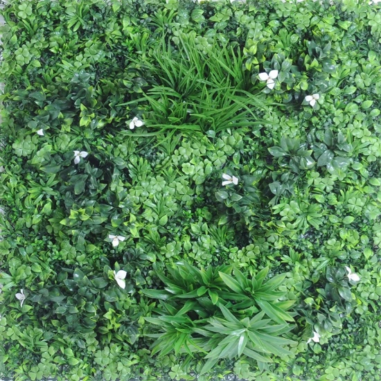 Perete artificial verde cu flori albe - 100 x 100 cm