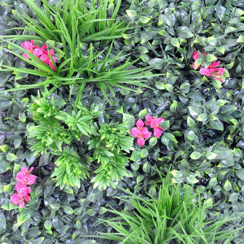 Perete decorativ verde artificial cu flori fucsia 100x100 cm