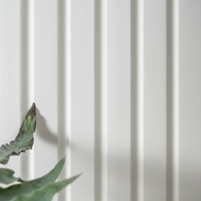 Panou decorativ alb, model L0201, cu finisaj mat și structură 3D reliefată, ideal pentru spații moderne și minimaliste.