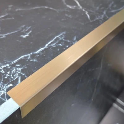 Coltar inox 15 x 15 mm auriu antic - tip L