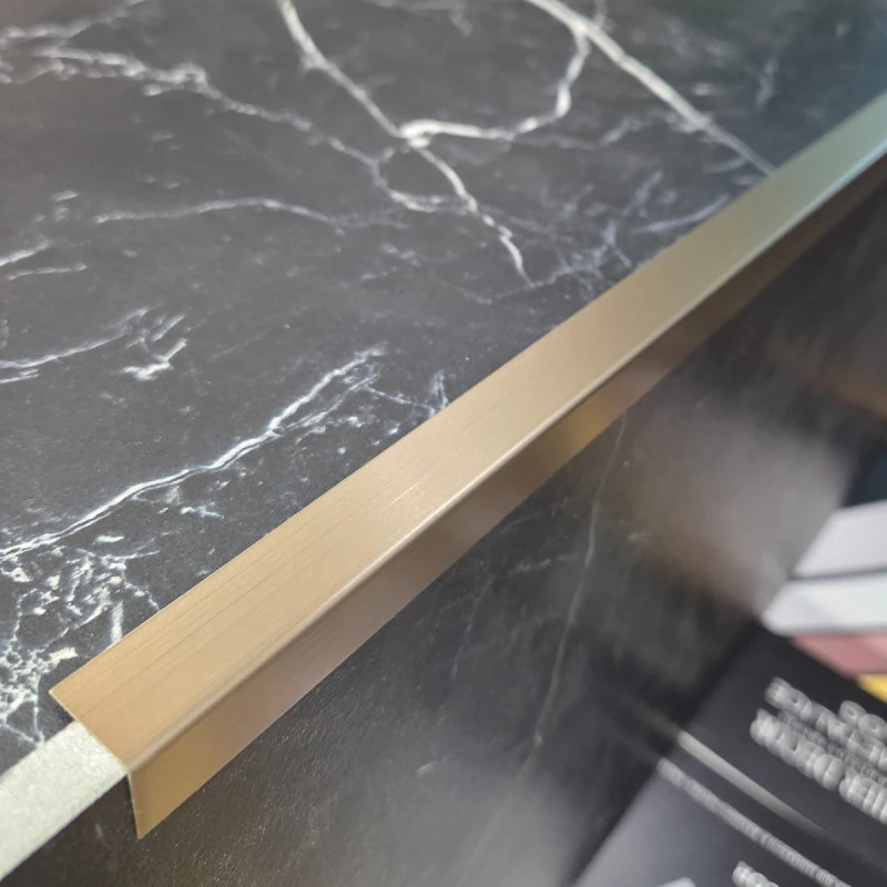Coltar inox 15 x 15 mm auriu antic - tip L