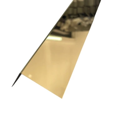 Profil de colț în formă de L din oțel inoxidabil cu finisaj oglindă auriu, 50 x 50 mm, adaugă un efect vizual luxos și amplifică lumina în spații.