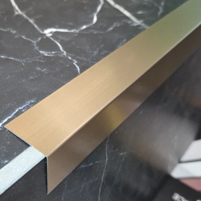 Coltar inox 30 x 30 mm auriu antic - tip L