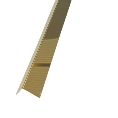 Profil de colț în formă de L din oțel inoxidabil cu finisaj oglindă auriu, 30 x 30 mm, perfect pentru adăugarea unui efect vizual de amploare și strălucire în orice design interior.