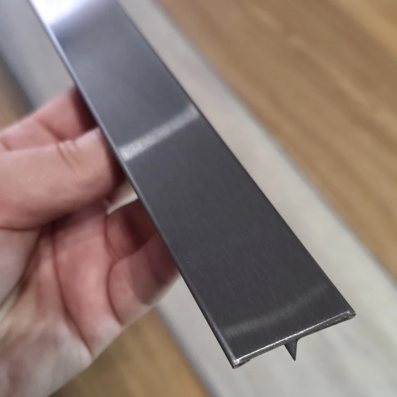 Profil trecere T inox 30x9x2700 mm negru mat / periat - la nivel