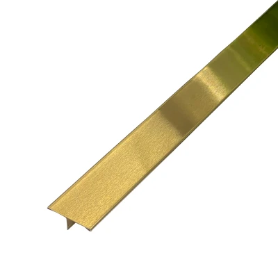 Profil T în finisaj auriu brush de 30 mm, perfect pentru adăugarea unui accent luxos și modern.