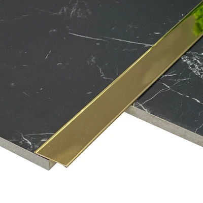 Profil T de inox în finisaj auriu oglindă de 30 mm, reflectând stil și eleganță.