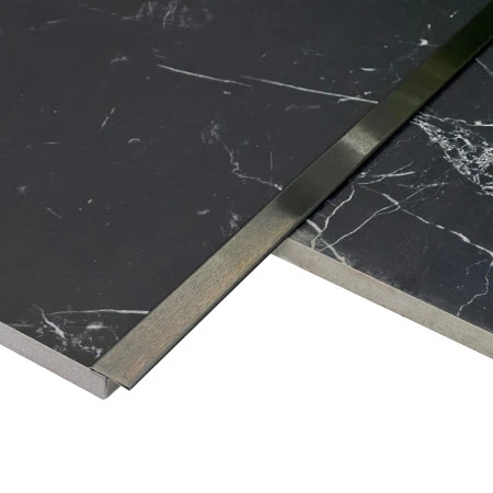Profil trecere T inox 15x9x2700 mm negru mat / periat - la nivel