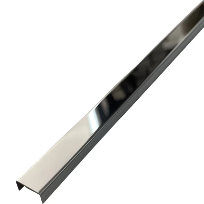 Profil U din inox cu efect de oglindă în finisaj de crom, oferă un aspect lustruit și reflectorizant.