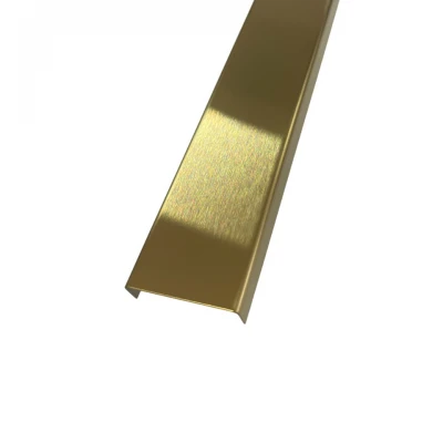 Profil U din inox cu lățime de 30 mm în finisaj aurit periat, ideal pentru a adăuga o notă de eleganță și stil.