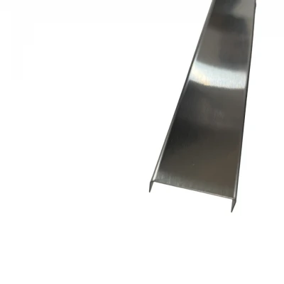 Profil U inox 30 x 9 mm crom mat (satinat) 2.7 m Profil U din inox de 30 mm cu finisaj crom periat, adaugă un accent contemporan și sofisticat oricărui design interior.