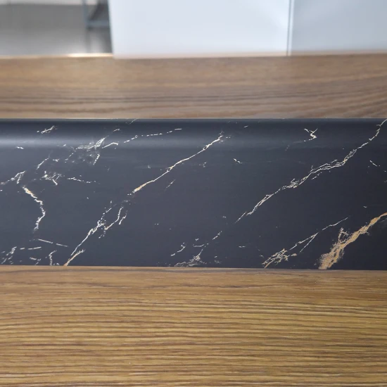 Plinta decorativa Gold Black WP09 14x79x2000 mm din Polimer Dur Plinta decorativa Gold Black WP09 14x79x2000 mm din Polimer Dur